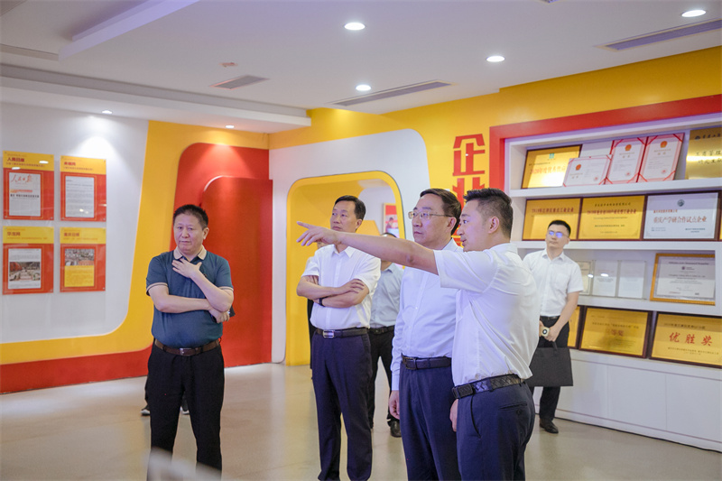 重庆市副市长张安疆莅临指导.jpg